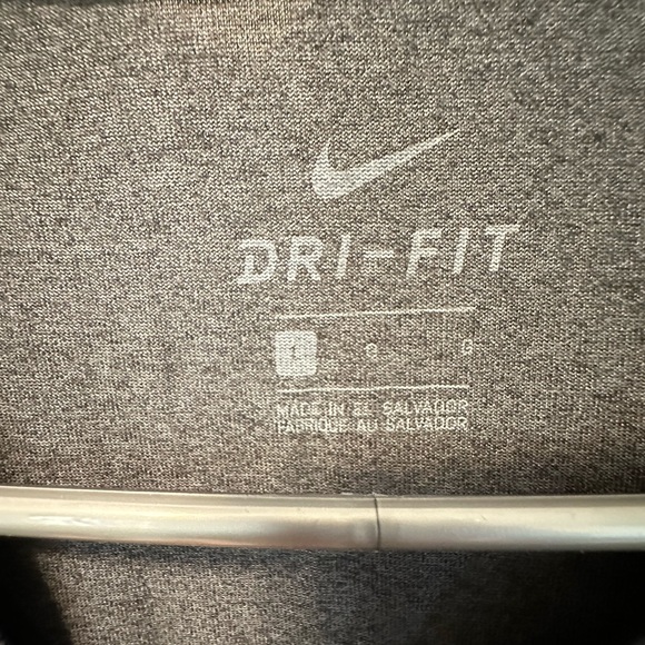 Nike tshirt - Picture 2 of 2